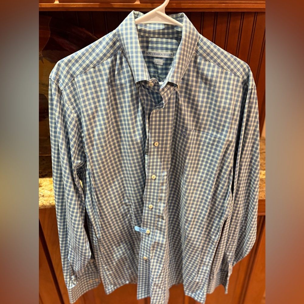 Southern Tide men’s button front‎ shirt. Sharp blue & green plaid w/logo. Large